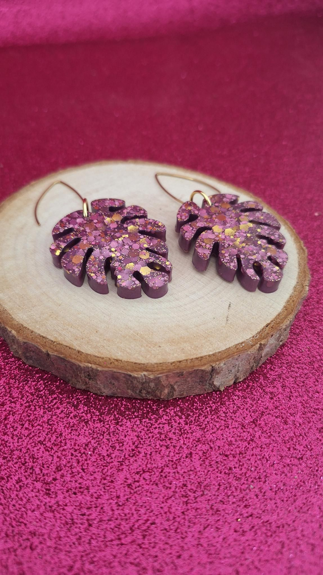 Boucles d&#039;oreilles fleurs violettes/paillettes roses et dorées