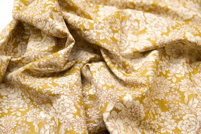 Flores Claras Amarillo Mostaza 50X55 cm.