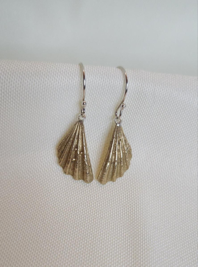 Brass Flat Scallop split shell earrings