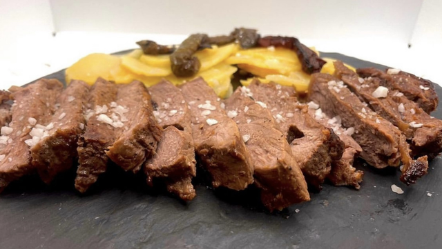 Entrecot de vaca vieja con patatas