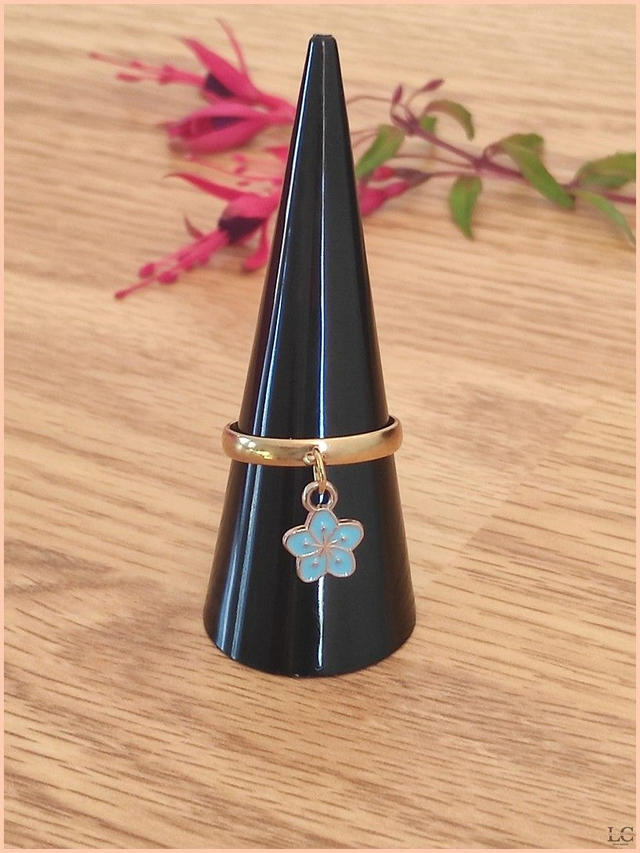 Bague réglable 3mm, acier inoxyable doré, avec breloque