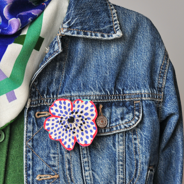 Broche Fleur DOTTY Blanc-Bleu