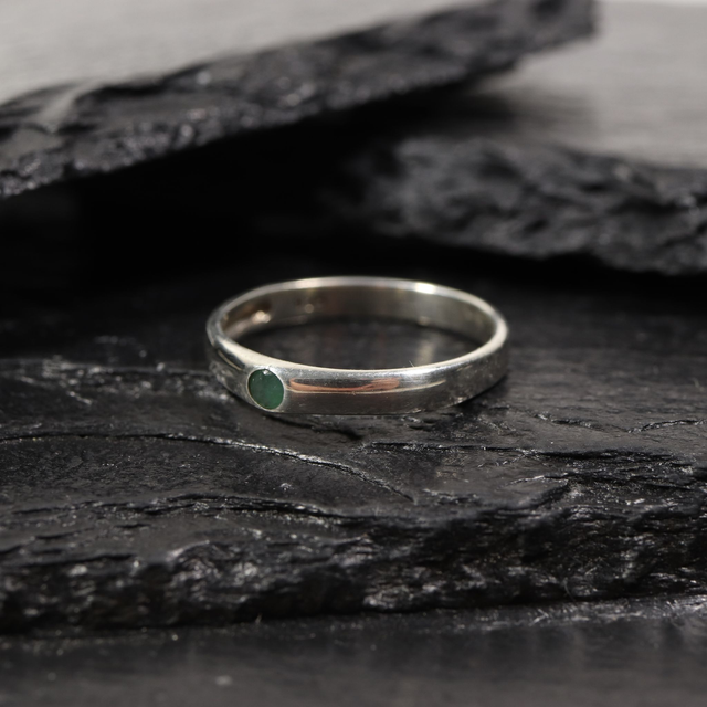 Simple Sterling Silver 925 Minimalist Design Style Small Round Cut Green Emerald Birthstone Gemstone Band Ring Size O - 7