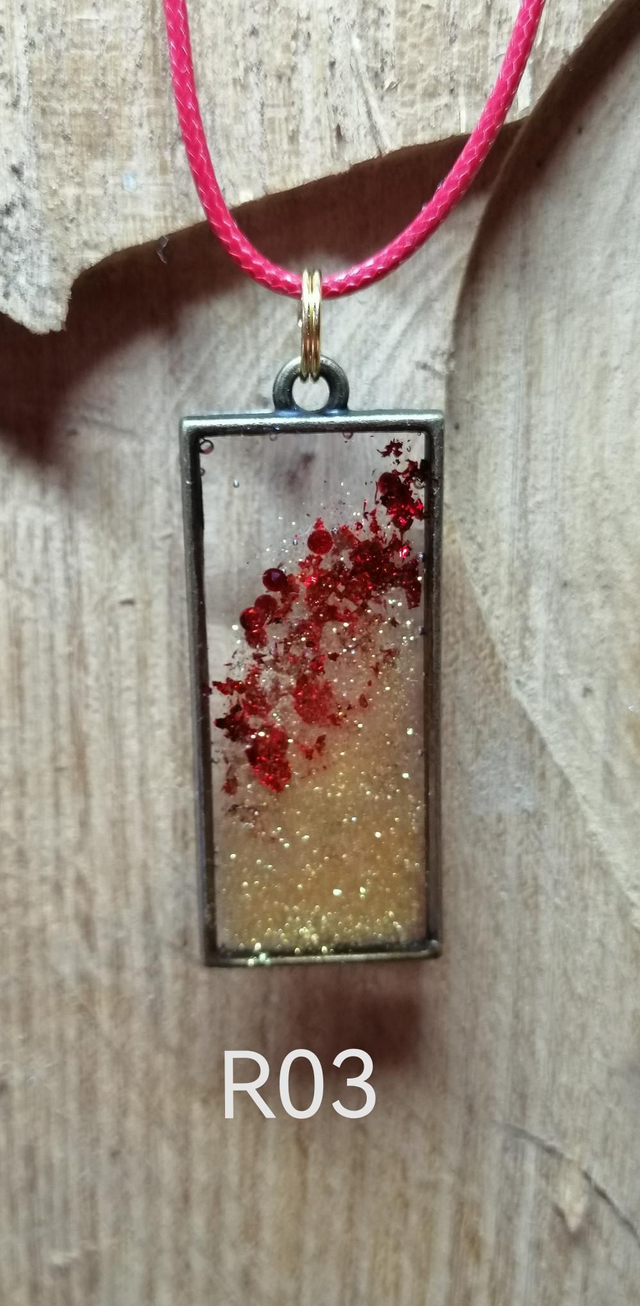 Collier RS03 résine 