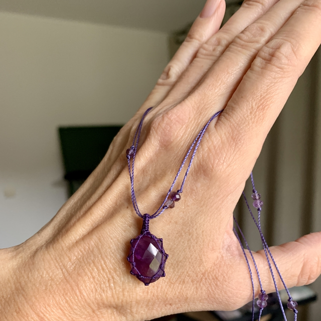 Collier, Améthyste naturelle, micro-macramé