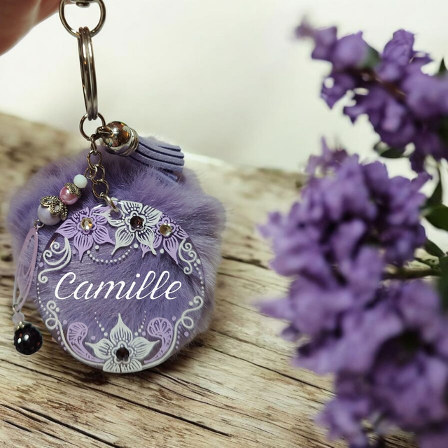 Bijou de sac prénom personnalisé dessiné à la main lavande