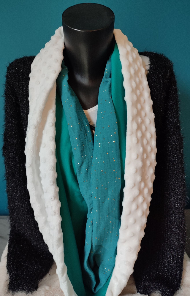 Tour de Cou bleu et or - Élégance et Douceur pour l&#039;Hiver  (1)