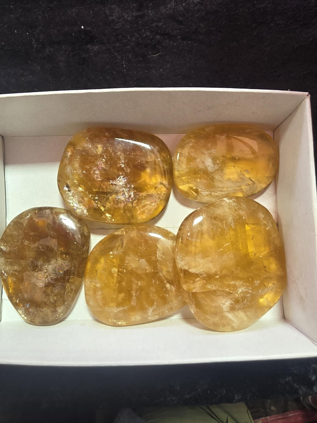 Honey calcite palmstone