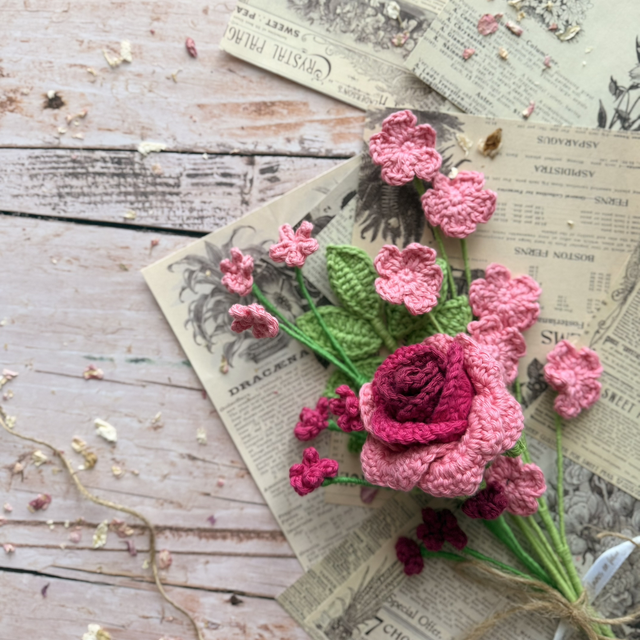 Bouquet rose dégradée, myosotis et gypsophile