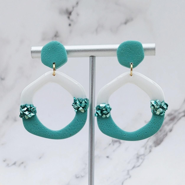 Boucles d&#039;oreilles &quot;Oréa&quot; Bleu, blanc et Rocaille Bleue