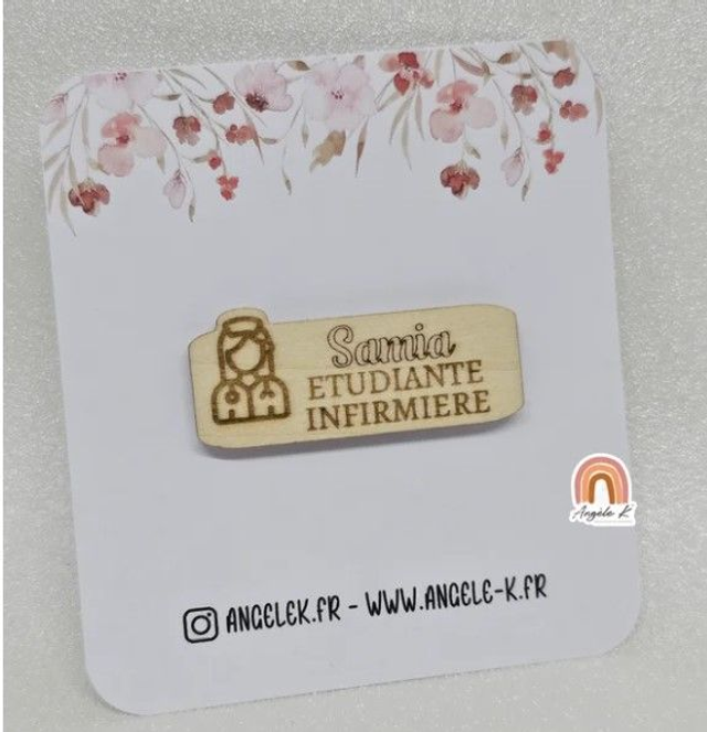 Badge aimanté en bois idéal infirmière / pharmacien / sage femme