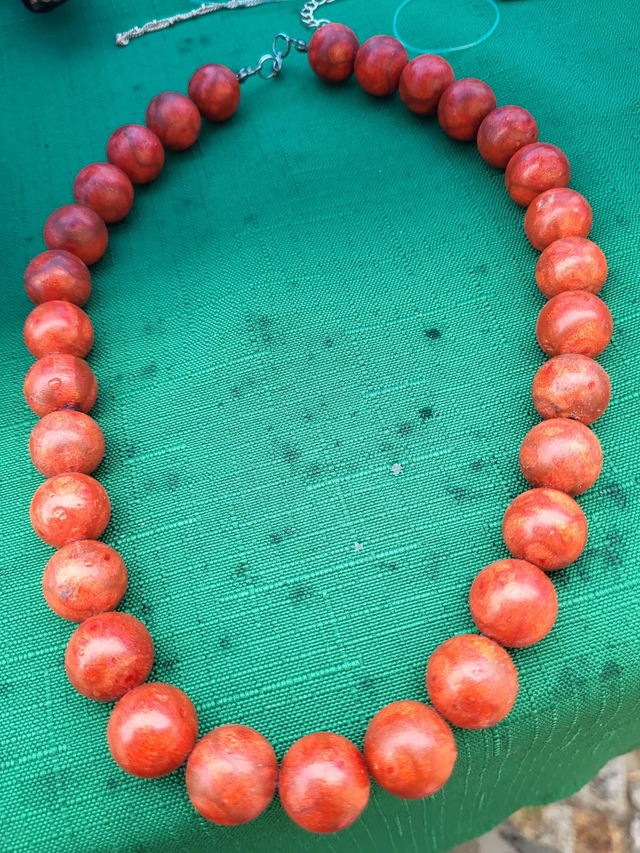 KORALOWIEC SZLIFOWANY NASZYJNIK