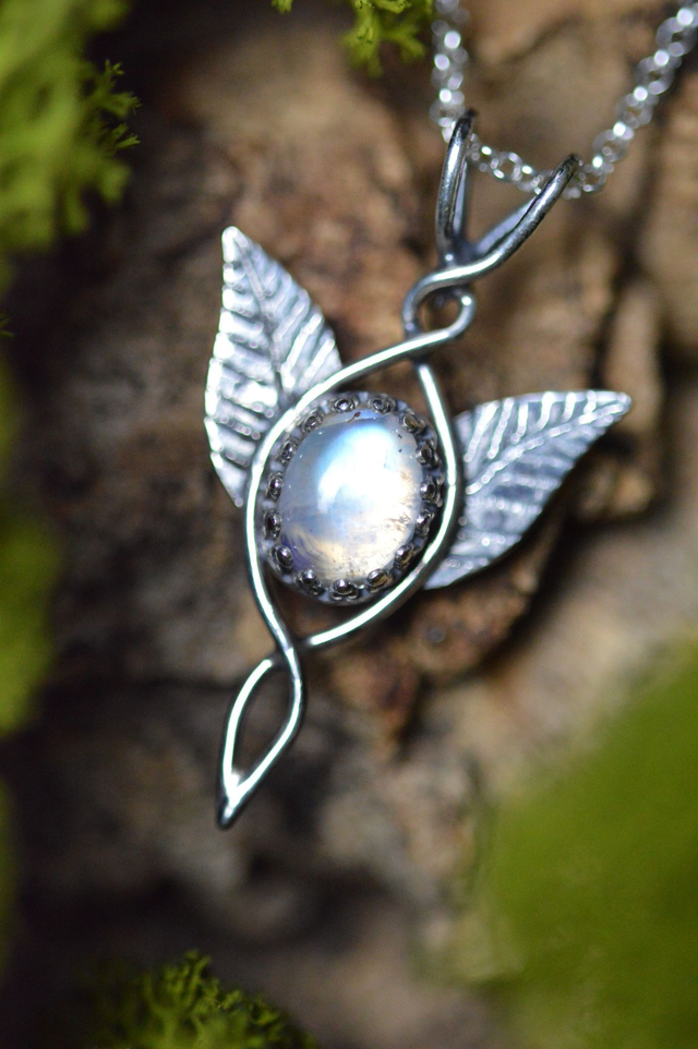 Pendentif Elfique - "Lueur" Pierre de Lune 2