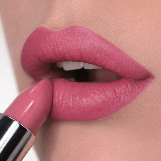 Сатенено червило - различни цветове