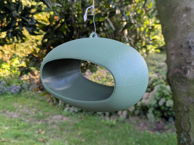 Mangeoire à oiseaux de la nature à suspendre de forme ovale