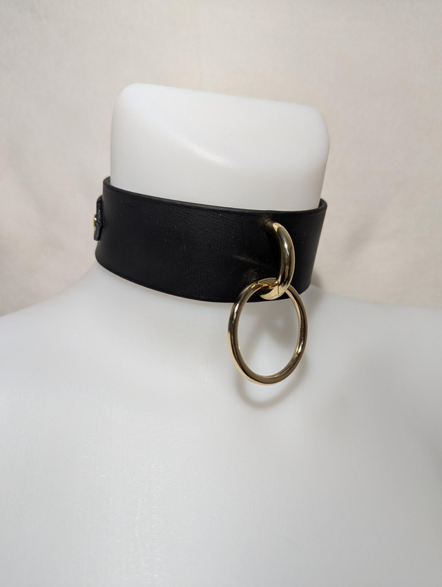 Collier "Thalie" noir bouclerie dorée 🌸