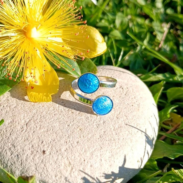 Bague ajustable en Argent 925 agrémentée de 2 perles d'émail sur feuilles d'argent 