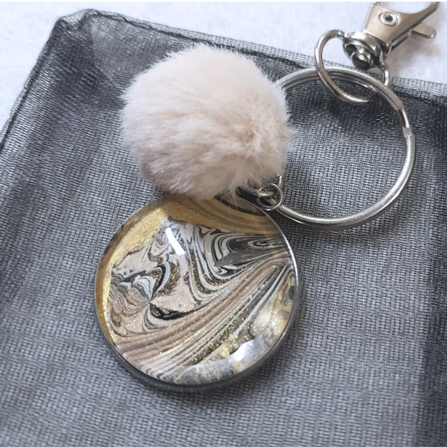 DOUCE ELEGANCE - Bijou de sac - Doré et noir - Métal argenté