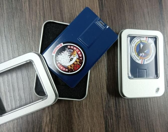 Clé USB style carte de credit avec boîtier 