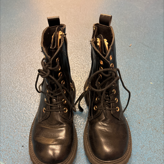 Girls side zip boots size 2 