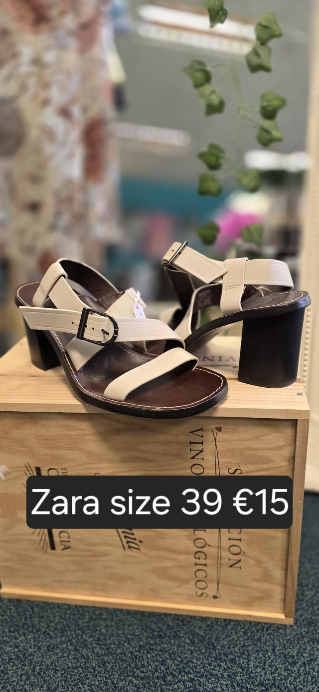 BLOCK HEEL LEATHER SANDALS