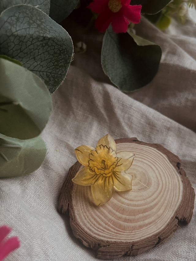 Daffodil Pin Badge - Translucent 