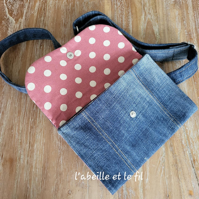 Sac ceinture en jean upcyclé- pois fond baie