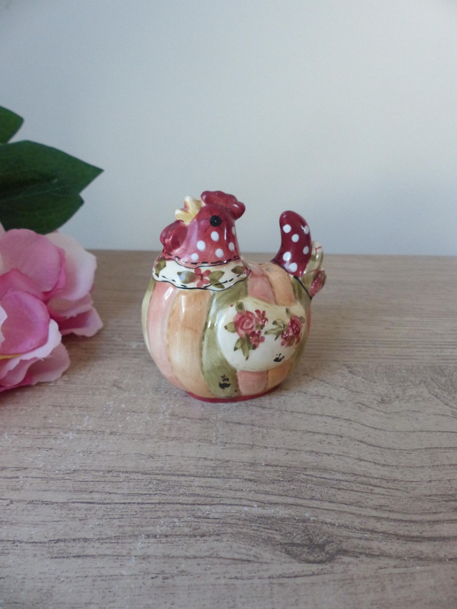 Salière ou Poivrière Vintage – Poule en Céramique Peinte Main, Motifs à Pois et Fleurs – Déco de Table Cuisine Rustique, Cadeau Champêtre