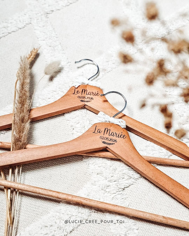 Cintres en bois - mariage