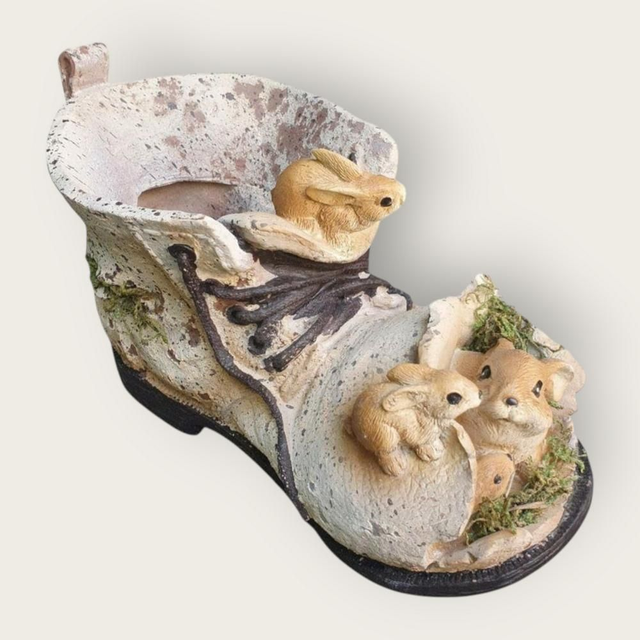 Jardinière botte décorée de petits lapins