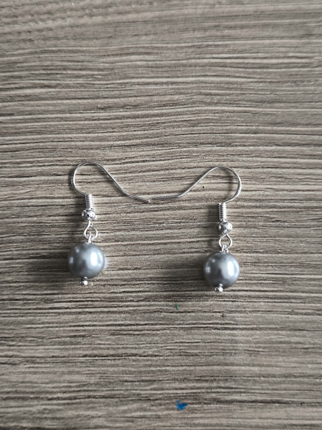 Boucles d’Oreilles Perle de Majorque Anthracite – Bijou Élégant en Acier Inoxydable