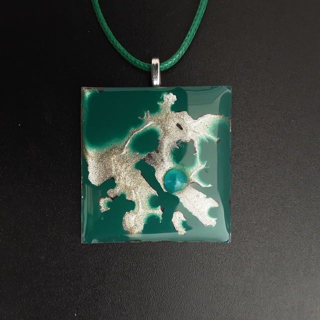 Pendentif grand carré collection vaporeux bleu turquoise et or