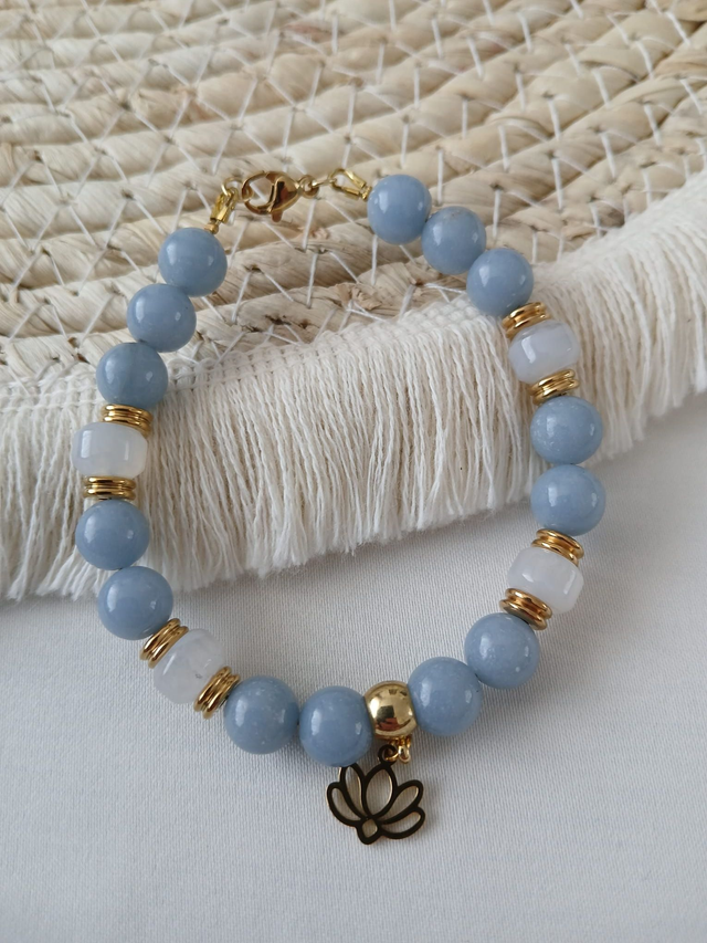 Dames armband Angeliet &amp; Chalcedoon met goudkleurig RVS en Lotusbloem (1.263)