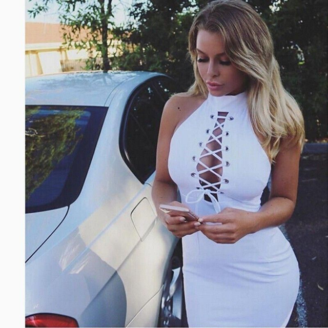 Robe Courte Décolleté