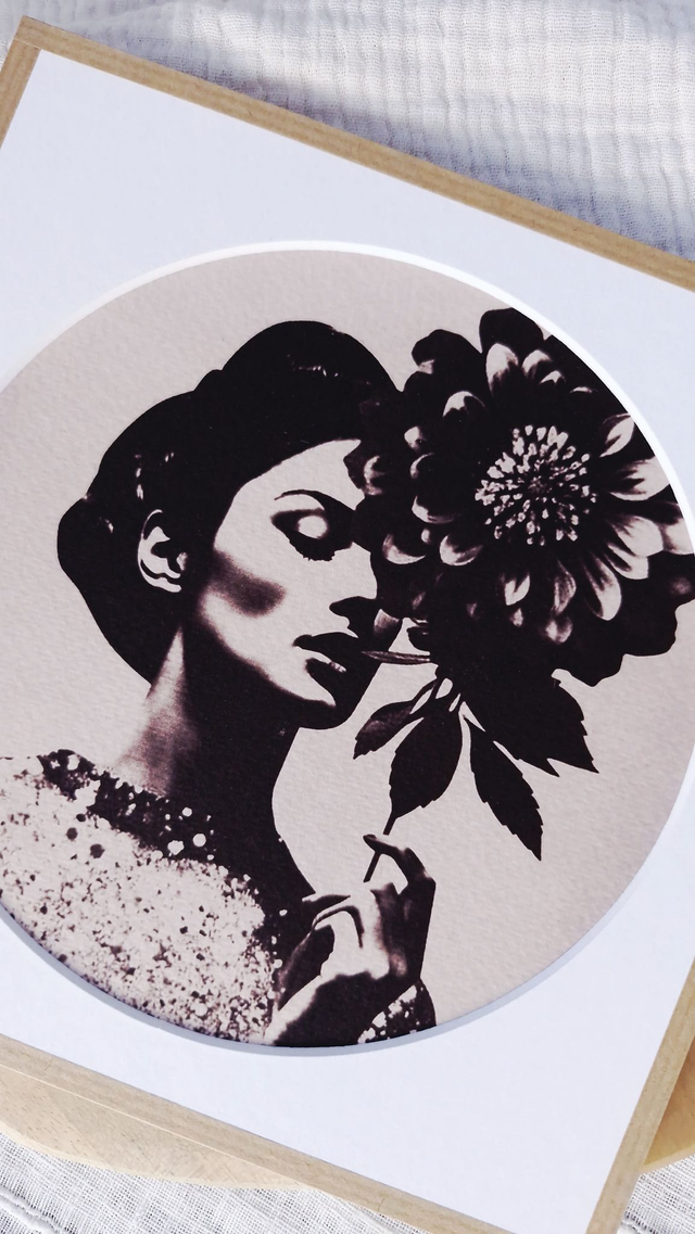 Cyanotype encadré - Femme au dalhia - Illustration "Amande"