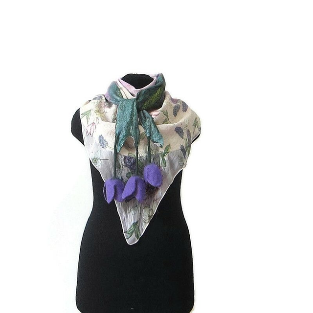 Scialle viola in feltro di lana merino seta   in feltro fiori tulipani viola sciarpa per le donne Regalo unico per le donne ragazza stile boho