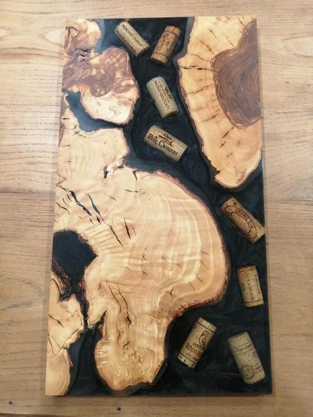 Planche à découper bouchons de vin, résine et bois