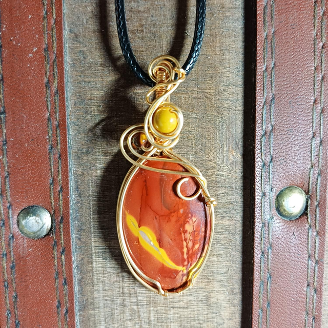 Jaspe mookaïte rouge wire wrapping