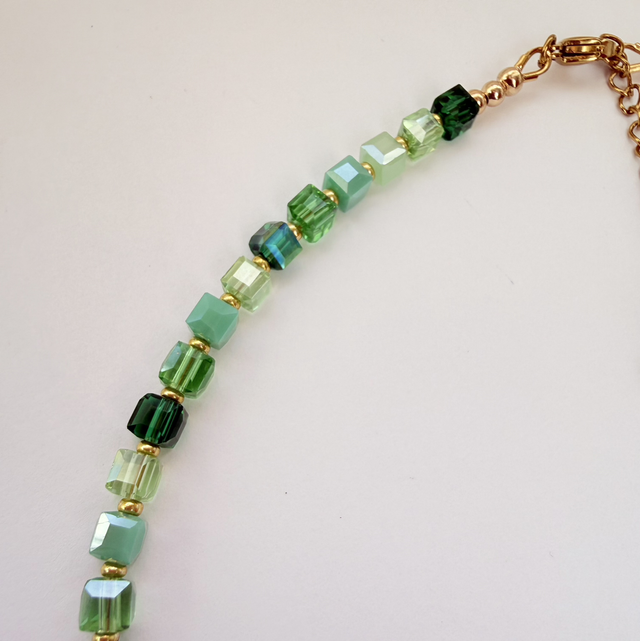 ELARA – Emerald Green & Mint Glass Beaded Necklace