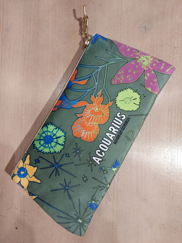 Orchidée Vert. Pochette et trousse en velours.