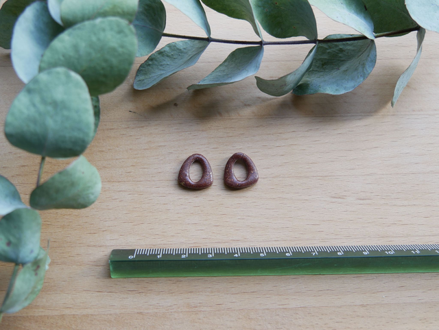 Mini triangle marron foncé