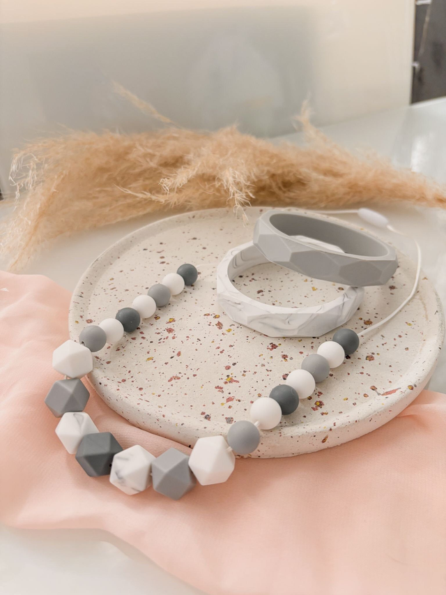 Gray - Collier d'allaitement, de portage et de dention 