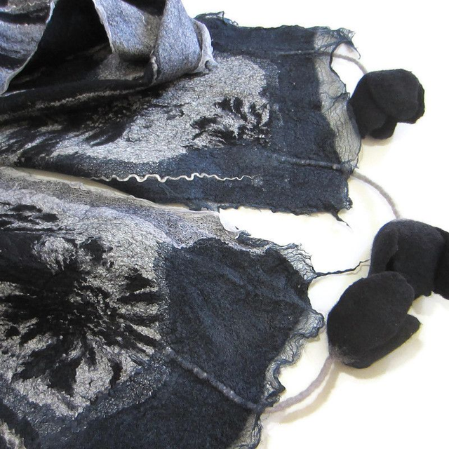 Sciarpa lana merino seta infeltrita fiori tulipani Sciarpa colore nero lunga calda donna fatto a mano regali unici per le donne