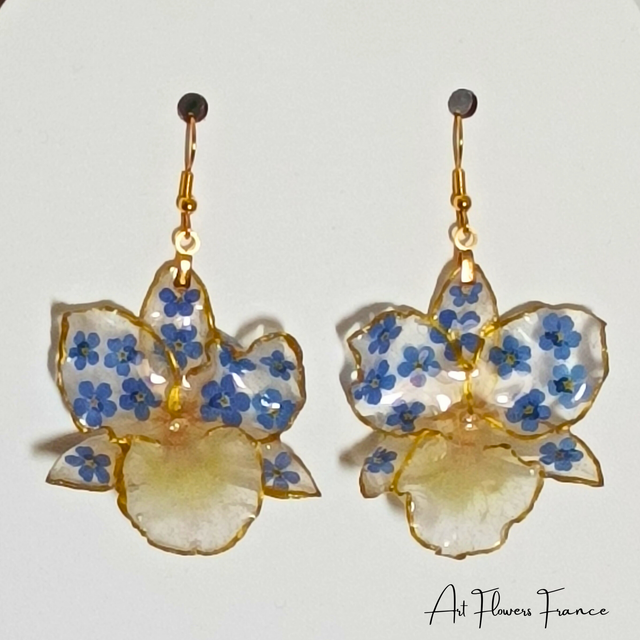 Boucles d&#039;oreilles orquidée et myosotis 