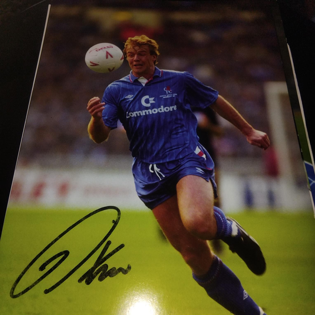 Kerry Dixon (Chelsea Legend) handsigned image 