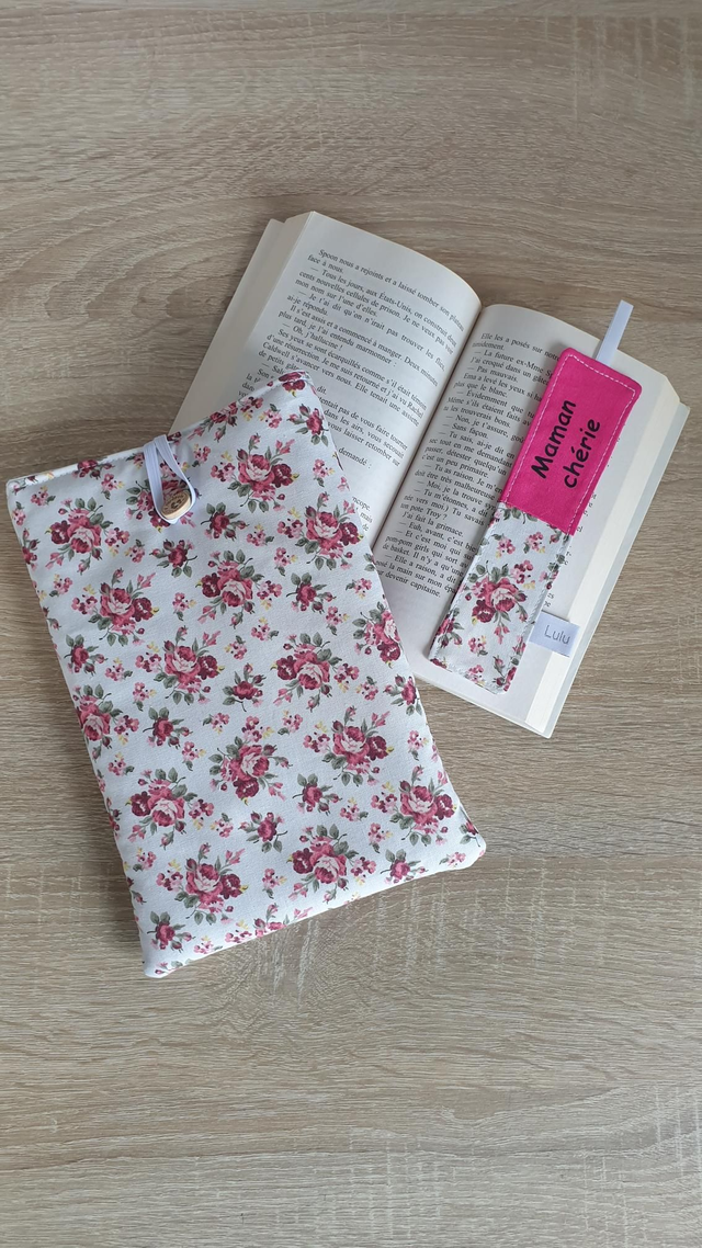Pochette à livre + marque pages roses 🌹 