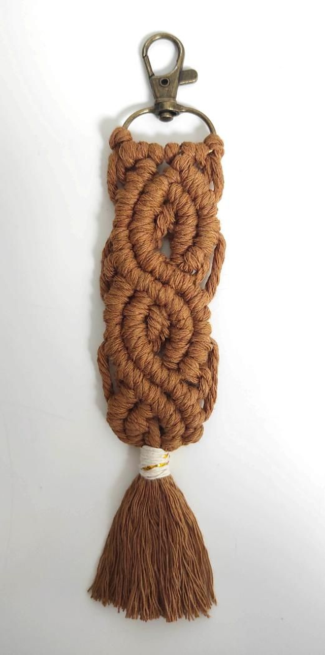 Porte clé en macramé chocolat - carton personnalisable