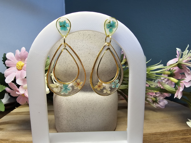 🌿boucles d&#039;oreilles  Larmes de Nature -&quot;Éclosion Intemporelle&quot;– La délicatesse d’une fleur éternelle 🌿