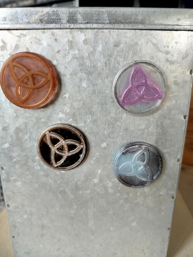 Magnets Triquetra 