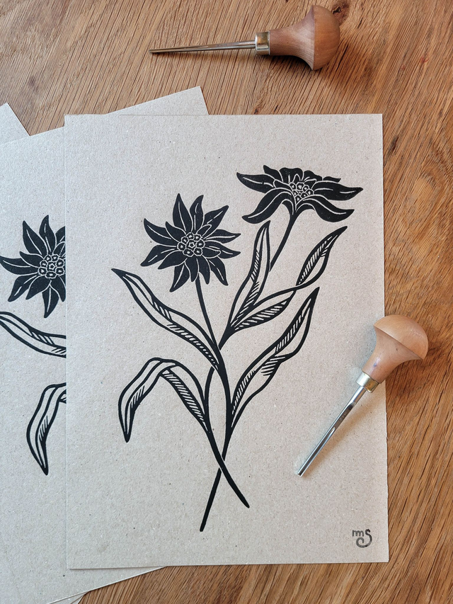 Linogravure “Edelweiss” – Impression artisanale A4 à l’encre noire sur papier craft